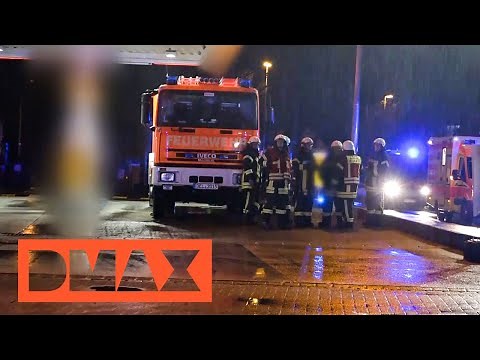 Explosionsgefahr: "Sichert die Tankstelle!" | 112: Feuerwehr im Einsatz | DMAX Deutschland