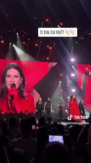 Laura Pausini Viveme - Performance Inolvidable en Vivo