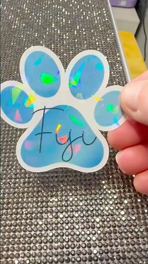 Cute printable dog name stickers with Cricut #cricut #printthencut