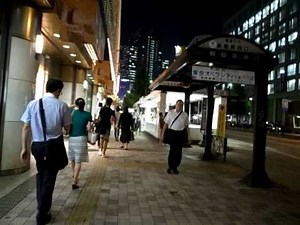"Walking by Shinjuku Keio Department Store" (100921Tu-1910)