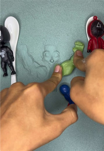 I made siren's head from the squid game toys using liquid metal part 58