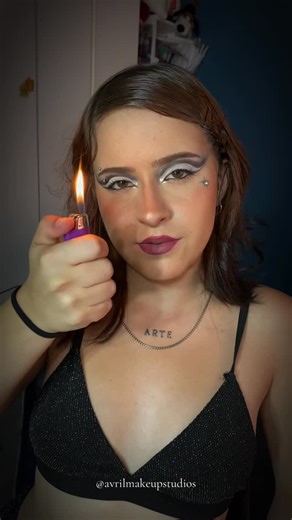 Avril Riportella Makeup & Studios | Dicen que no se juega con fuego, pero mirá lo que pasa cuando lo prende😮‍💨 #fyp #glowup #makeup #transition #peinado | Instagram