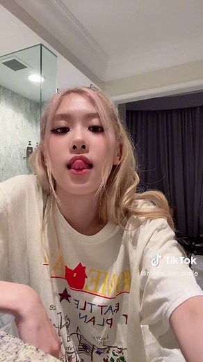 黑Pink玫瑰：TikTok上的魅力瞬间