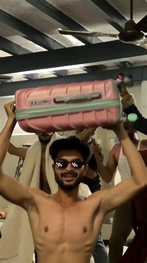 Malek Jenul on Instagram: "Londaa Nachh😎 . . . #instamood #viralvideos #newreel #instagood #model"