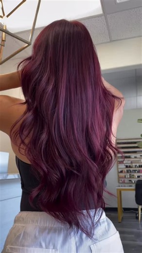 Another color creation that made our jaws drop🤩 @rosiesanchezhair created the most rich and gorgeous wine red using our Deepshine Permanent Color. The RUSK Formula? 🍷Deepshine Permanent 5.62RV AND 5.2PV 🍷Volume 10 Developer | RUSK