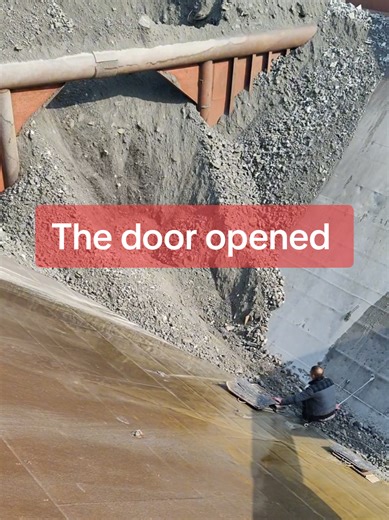 Unloading Unusual Barge Designs: A Satisfying Experience