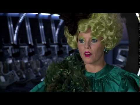 Elizabeth Banks (Effie Trinket) - Official Hunger Games interview