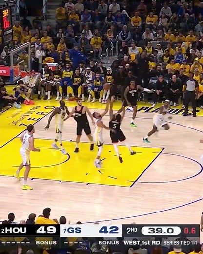 Steph and the Warriors closing down the LEAD in 2nd Q, Watch LIVE and FREE in India on YT/@NBA! 🙌