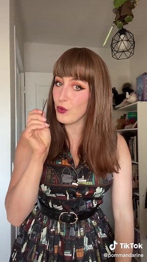 Coiffure rétro facile : Tuto de cheveux pin-up