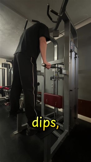 Building back up to 35kg dips Haven’t dipped in a while 😅 #gym #gymshark #fyp