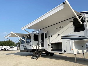 RV Review: 2022 Jayco Eagle 321RSTS (with new features)