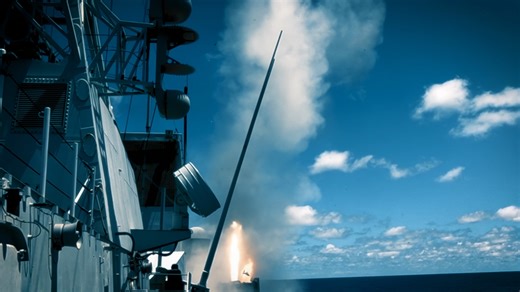 Naval Electronic Sensor Operators in the @Royal Canadian Navy track submarines beneath the waves, identify ships and aircraft in the skies, and help protect their crew and defend their ship against any threat. 👉 Learn more and apply today: https://forces.ca/fr/carriere/specialistes-detecteurs-electroniques-navals/ #NowHiring #ThisIsForYou #CAFJobs #RoyalCanadianNavy #DefendTheFleet // Les opérateurs de capteurs électroniques navals de la Marine royale canadienne suivent les sous-marins sous les