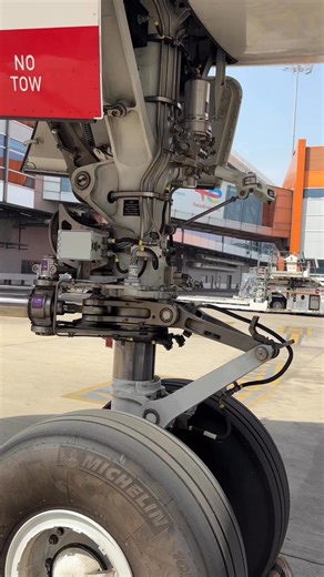 Orville Wright | Where to connect interphone on Airbus350 #airbus350 #headset #aviation | Instagram