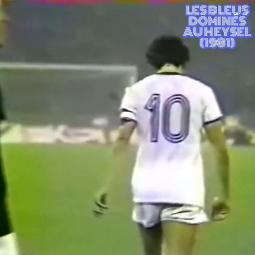 Belgique – France (9 septembre 1981) : Une soirée brumeuse au Heysel Le match qualificatif du 9 septembre 1981 au stade du Heysel s’inscrit dans un contexte tendu pour les Bleus. Avant le coup d'envoi, dans le groupe 2 des éliminatoires de la Coupe du Monde 1982, la France se retrouve déjà distancée, 3ᵉ avec 6 points, à 3 longueurs de la Belgique (9 pts), 2 de l’Irlande (8 pts), et à égalité avec les Pays-Bas. Autant dire que le moindre faux pas pouvait coûter cher. La Belgique, finaliste de l’E