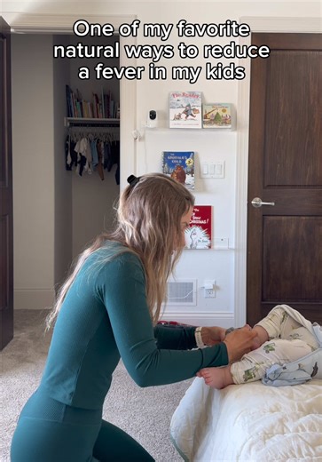 I learned about the wet sock method from @Dr. Mayer | Dr. Green Mom®️ and it’s one of my favorites and has worked so well for my kids! How does it work? (Sourced from her blog^) “This hydrotherapy treatment works by using heat and cold to improve full body circulation. This pattern of blood circulation seems to boost the immune system. It also causes an overall reduction in body temperature” 1. Warm feet if they’re cold by soaking in warm water 2. Wet the cotton socks with cold water & ring them