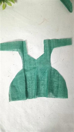 Dresses 👗 cutting trick 😱#nightdresscuttingandstitching #viralvideos #youtubeshorts #shorts