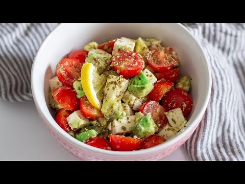 Avocado salad with feta & tomatoes 🥑 Easy & quick recipe
