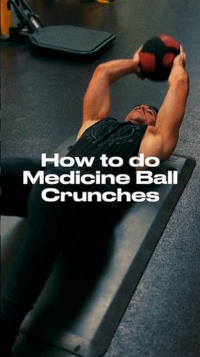 How to do Medicine Ball Crunches ✅ #crunches #abd #core #medicineball #howto #onlinepersonaltrainer