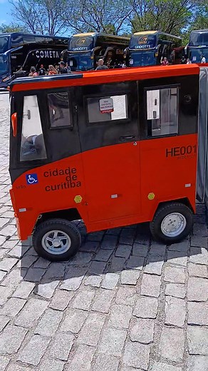 Exponi 50, na Garagem da Auto Viação Redentor Ltda. em Curitiba Miniatura de expresso, com o Mister Bean ao volante. #mobilidadeurbana #Informaçao #noticia #tecnologia #inovação #Urbs #AMEP #miniatura #misterbean #viaçãoredentor #Curitiba #parana #brasil | Alexandre Santi