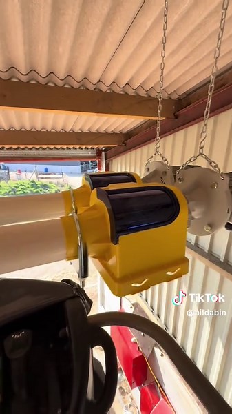 Flexible Auger System for Automated Feeding Stations