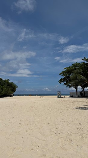 Yskaela Fujimoto on Instagram: "beach makeup on point and ready to slay the day! G2G soak up the sun! ☀️🏖️✨"