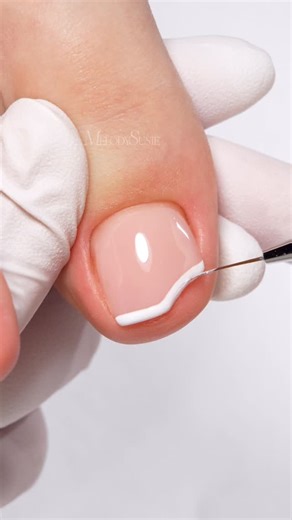 𝐌𝐞𝐥𝐨𝐝𝐲𝐒𝐮𝐬𝐢𝐞 on Instagram: "How to do a French nail when a small part of the nail is missing? 💅✨ Using MelodySusie 👉 Plant-Based HEMA-Free & HPMA-Free & TPO-Free Nail Gel Polish – B2021 👉 P-Art01R Rechargeable Mini LED/UV Nail Art Lamp 👉 Tap the link in my bio to get the tools! #melodysusie #nailart #nails #nailinspo #frenchnails"