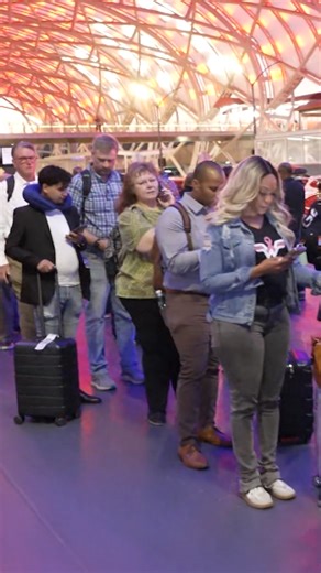 Atlanta airport line stretches outside