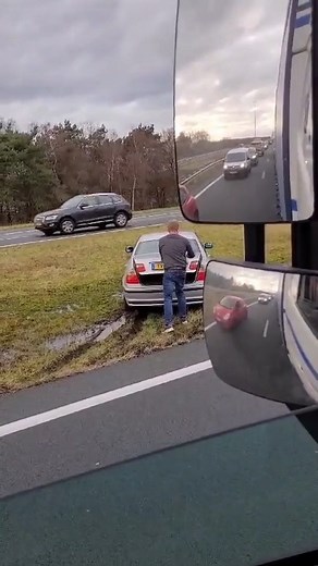 170K views · 722 reactions | BMW-rijder denkt slim de file te ontwijken maar belandt in de blubber 﫣 | Viral van de dag | Facebook