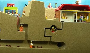 被吸入乐高城市下水道——海啸大坝溃坝实验-LEGO