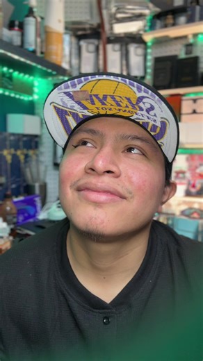 ✨ Doble Delineador con Sello – Cat Eye Perfecto en 1 Segundo ✨ ¿Quieres un delineado perfecto sin complicarte? Este delineador doble punta trae un sello especial para crear alas simétricas en segundos. Fácil de usar, de secado rápido, resistente al agua y a prueba de manchas. Ideal para principiantes y amantes del maquillaje. 💖 ¡Logra un cat eye profesional sin esfuerzo! #MakeupHack #EyelinerStamp #CatEyePerfecto #BeautyTips #TikTokMadeMeBuyIt