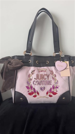 Juicy Couture Sequence Logo daydreamer✨😍 #fyp #depop #depopseller #marshallsfind #reseller #designer #designerbags #purses #y2k #juicycouture #2000s #juicycouturefinds #tjmaxxfinds #burlingtonfinds