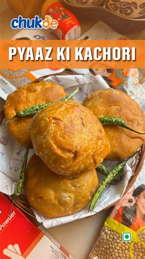 Harshika on Instagram: "Rajasthani Pyaaz Ki Kachori ✨ Deep fried flatbreads are stuffed with a spicy and delicious onion filling. Which quite literally makes them the best ! . . Here I am using @chukdespices Use Code CHUKDE@25 and get 25% discount on www.chukde.com . . Ingredients ✨For dough Maida 3 cup Salt as per taste Ajwain 1/4 tsp Ghee 1 cup Water as required ✨For stuffing Sabut Dhania 2 tsp Saunf 1 tsp Jeera 1 tsp Kali mirch 2-3 Lehsun 4-5 Hari mirch 2-3 Hing 1/2 tsp Kashmiri Lal Mirch Pow