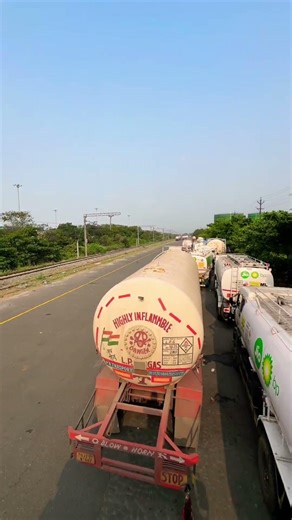 East india oil and gas loading point 🔥☠️#explore #vizagport #eastindiacompany #viralshort #drivers