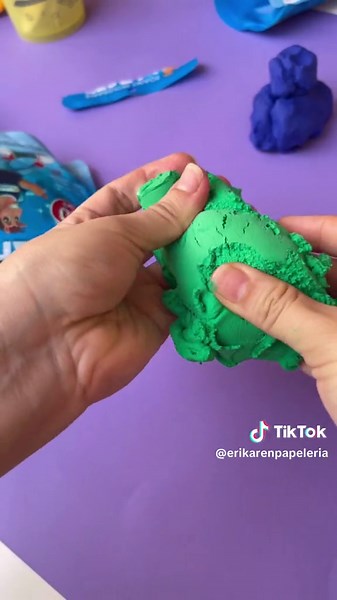 ¿Cómo decorar un espejo con Flores de Fómix Moldeable 🌼🌺? Es súper fácil y divertido 🤩 Este espejo le dará un toque lindo y aesthetic a cualquier rincón del hogar Tenemos los materiales que necesitas 😃🎉 ✂️ 💰Precios: ✔️Fómix moldeable Celina ➡️ $0,50 c/u ✔️Fómix moldeable Lancer ➡️ $0,90 c/u ✔️Herramientas para moldear ➡️$2,20 el set También tenemos perlitas, brillantina, escarcha para que decore a su gusto 💗 #espejo #flores #aesthetic #pinterest #fómixmoldeable #manualidades #decoración #