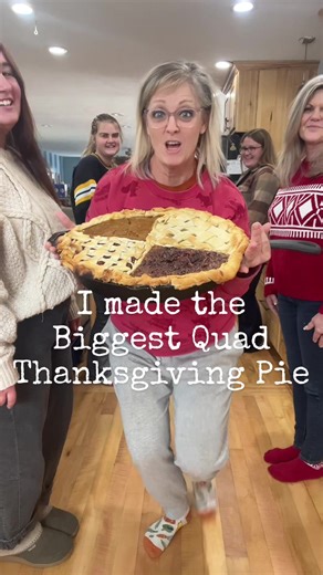I made the BIGGEST Thanksgiving Pie! Apple, Cherry, Pecan AND Pumpkin ALL IN ONE!! #justthebells10 #thanksgivingdinner #mealprepideas #pecanpie #pumpkinpie