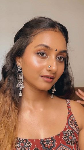 Damini Sinha on Instagram: "Boho festive makeup for you all✨ #bohomakeup #makeuplook #festivemakeup #reelsinstagram #reelsvideo #reelsinsta #instadaily #explore #explorepage"
