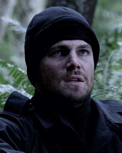 "He stood on a landmine for 10 minutes… then THIS happened. 💀 (Arrow 1x14)"