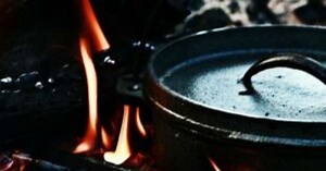Panelas de ferro antigas valorizam até R$ 1 mil e viram tesouro escondido na cozinha