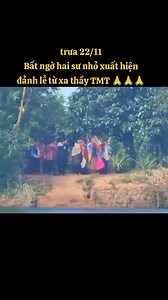 #Bất ngờ có 2 sư nhỏ mặc y phấn tảo chưa rõ tên đảnh Lễ thầy Minh Tuệ từ xa thấy thương quá mọi người 22/11 | Kim Quyên