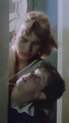 Funny Skeleton Joke: A Methylated Spirit on the Dunny | Round the Twist