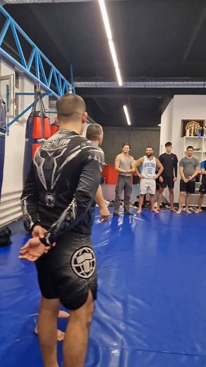 Am avut parte de o primire foarte frumoasă la @fight.teampascu după gala HEROES 13, un eveniment grandios la care am participat cu cinci sportivi ai clubului nostru! Mă bucur să văd că începem să formăm o echipă competitivă ce își face prezența în evenimente de top, dar mai mult decât atât mă bucur că am format o echipă unită la toate clasele pe care le avem, alături de elevi, antrenori și toți cei care ne susțin! | Pascu Ion MMA