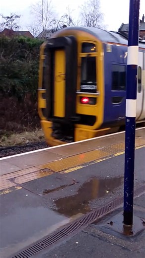 Northern Trains Class 158 departing Thornaby in the rain #northerntrains #class158 #trainspotting