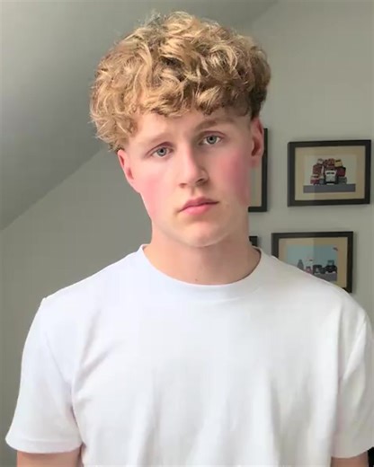 Stop wasting time and energy — upgrade your routine with the Go-Brush, the electric toothbrush that delivers a deep, efficient clean in seconds — because your time deserves better! | One Fresh Minute