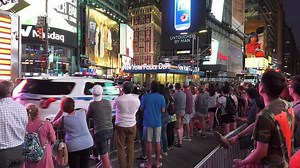 Flying Wallendas traverse Times Square in dramatic high wire stunt