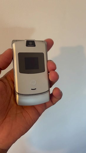 #motorola #v3 #razr #fyp #vintage #tech #viral #tiktech #nostalgia #tiktokrussia #tiktokitaly #tiktokusa #mobile #phonewizz #nokia #trending