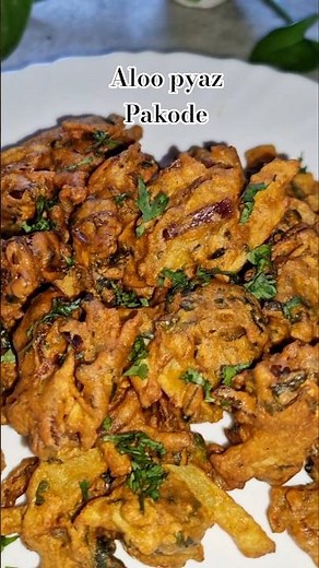 Crispy Aloo Pyaz Ke Pakode 🔥 #shorts #pakoda #trending