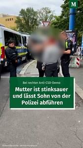 Sie wollten den Berliner Christopher Street Day stören, doch der Protest junger Neonazis wurde zum Reinfall – insbesondere für einen minderjährigen Teilnehmer: Seine Mutter hat ihn einfach von der Polizei abführen lassen und ihm dann eine ziemlich deutliche Ansage gemacht. Unser Reporter @alexrothe92 war vor Ort und hat die Szene im Video festgehalten. #CSD #Berlin #Polizei #BerlinerMorgenpost | Berliner Morgenpost