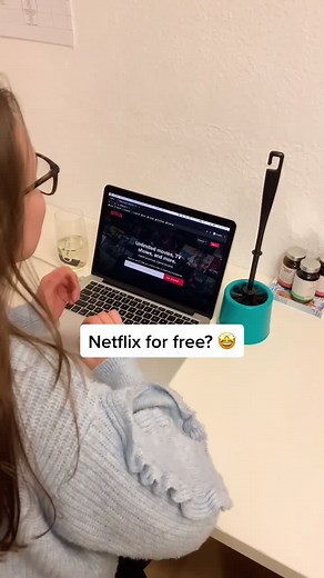 Love this one 🤯 Link in bio for more 👍🏼 #laptophacks #learnontiktok #tutorials #lifehacks #mac #macbook #netflix