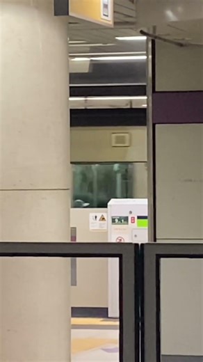半蔵門線のホームから都営新宿線覗いてみた！京王9000系が発車したね #鉄道 #都営地下鉄 #東京メトロ