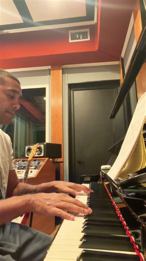 A little freestyle on the piano - Dilan Jay